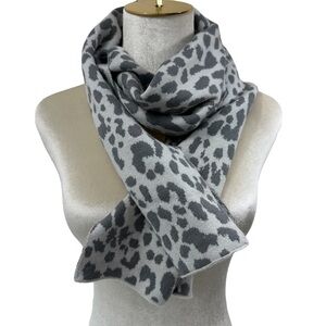 GAP Gray Silver Animal Print Wool Blend Scarf